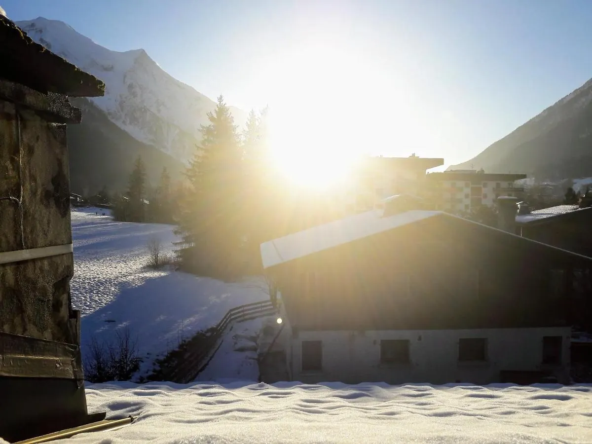 Le Chamoniard Volant Hostel Chamonix France